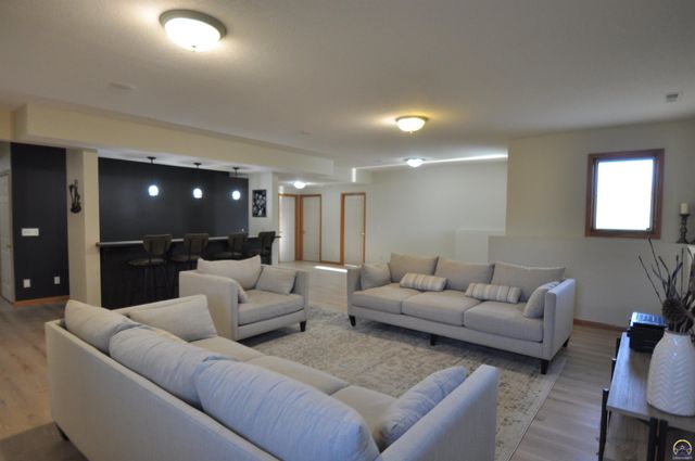 7809 SW 26th ST, Topeka, KS 66614