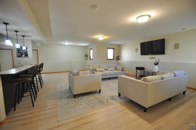 7809 SW 26th ST, Topeka, KS 66614