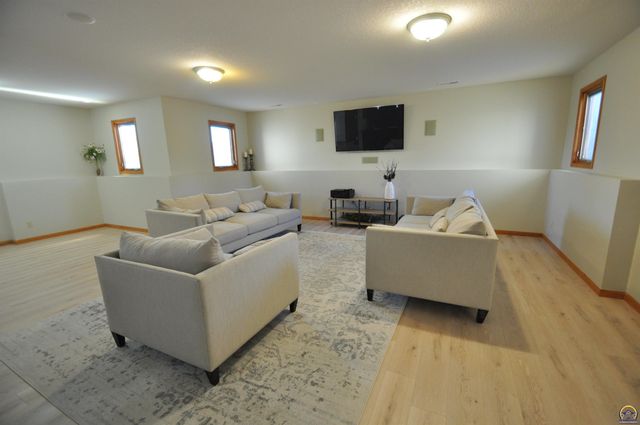 7809 SW 26th ST, Topeka, KS 66614