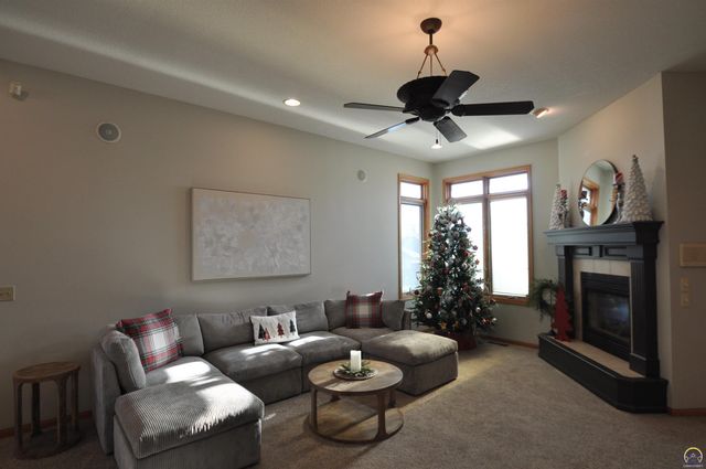 7809 SW 26th ST, Topeka, KS 66614