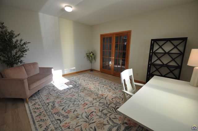 7809 SW 26th ST, Topeka, KS 66614