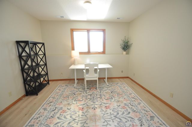 7809 SW 26th ST, Topeka, KS 66614