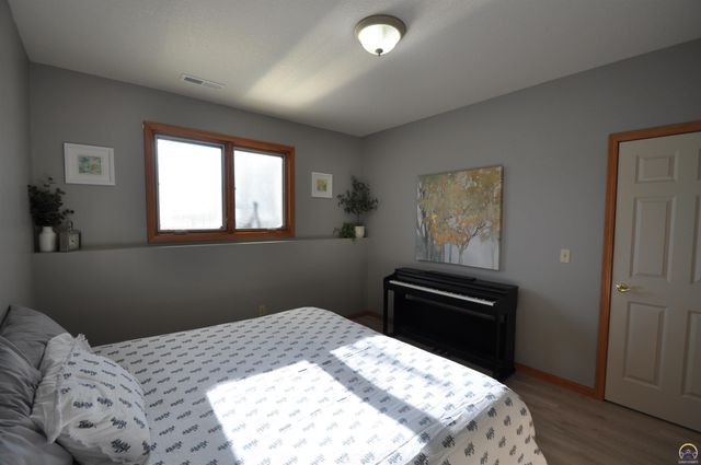 7809 SW 26th ST, Topeka, KS 66614