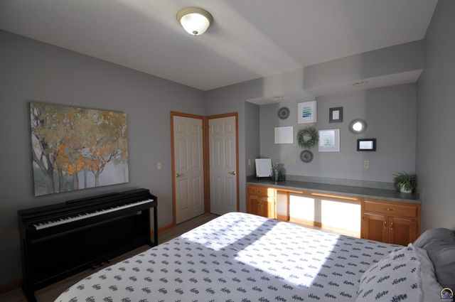 7809 SW 26th ST, Topeka, KS 66614