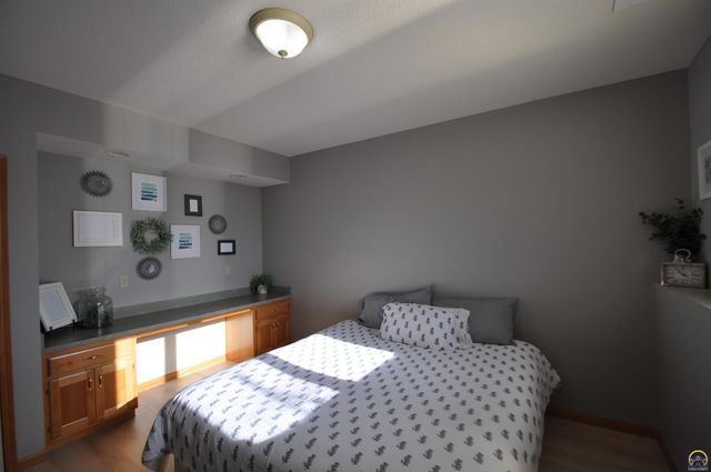 7809 SW 26th ST, Topeka, KS 66614