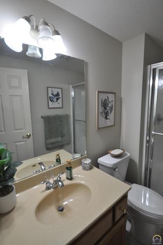 7809 SW 26th ST, Topeka, KS 66614