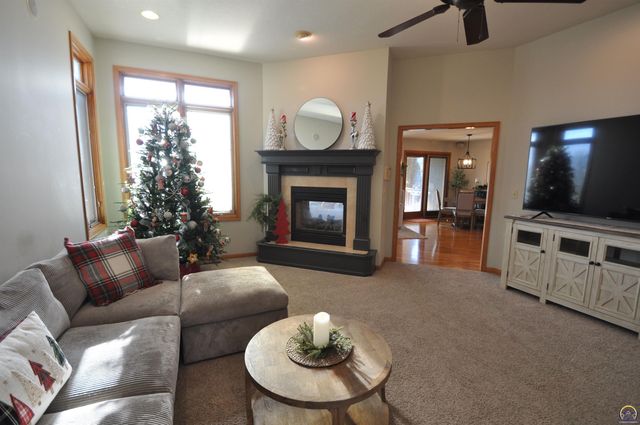 7809 SW 26th ST, Topeka, KS 66614