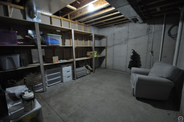 7809 SW 26th ST, Topeka, KS 66614