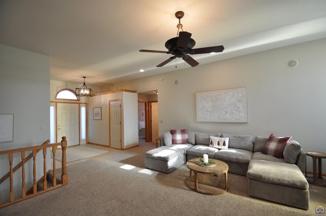 7809 SW 26th ST, Topeka, KS 66614