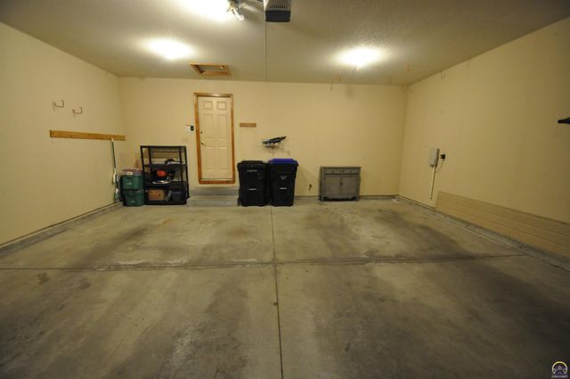 7809 SW 26th ST, Topeka, KS 66614