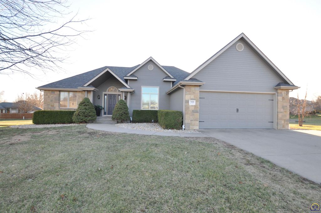 7809 SW 26th ST, Topeka, KS 66614