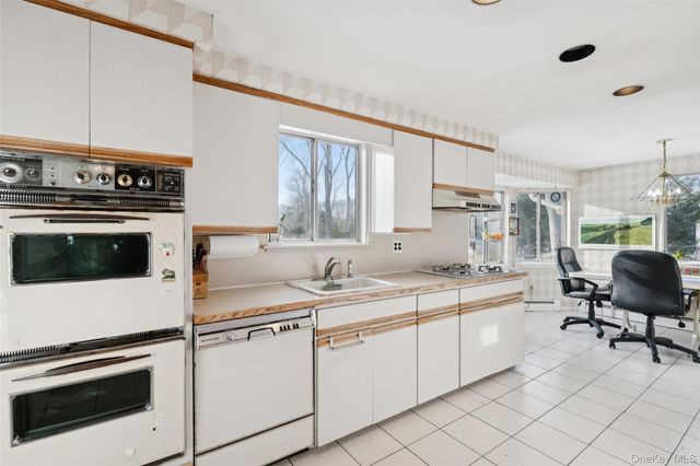 10 Sarah Drive, Dix Hills, NY 11746