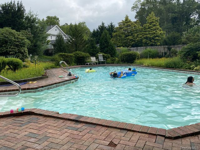 10 Sarah Drive, Dix Hills, NY 11746