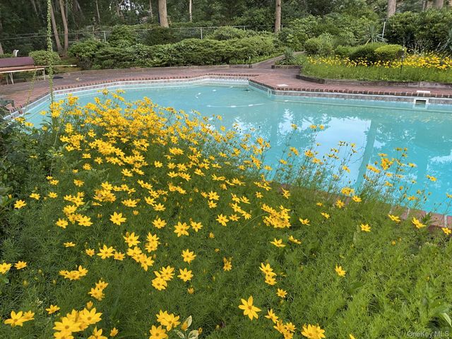 10 Sarah Drive, Dix Hills, NY 11746