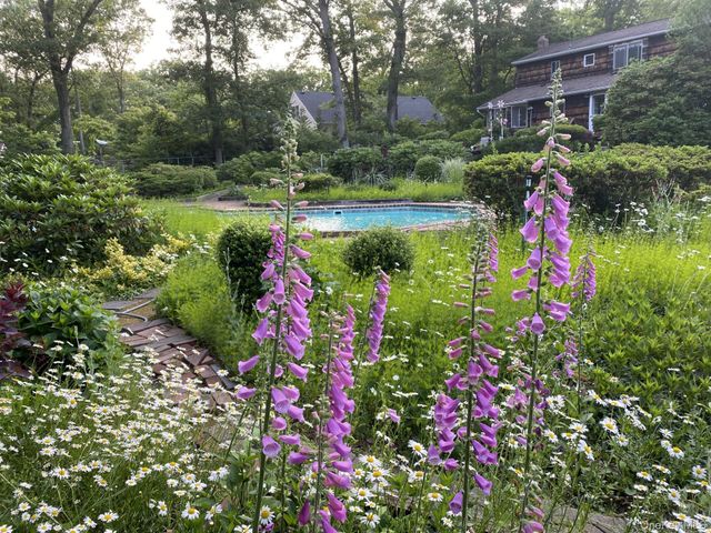 10 Sarah Drive, Dix Hills, NY 11746