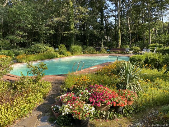 10 Sarah Drive, Dix Hills, NY 11746