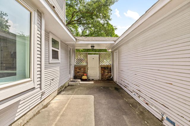 2114 Briargreen Drive, Houston, TX 77077
