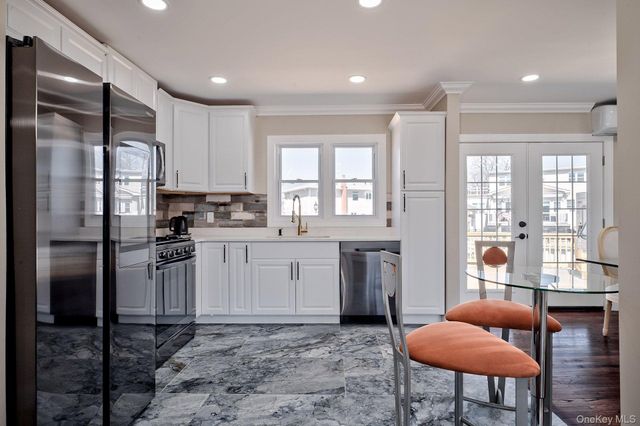 72 W Lido Promenade, Lindenhurst, NY 11757