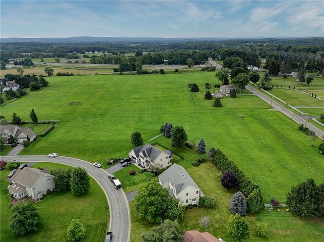 3 Post Side Lane, Pittsford, NY 14534