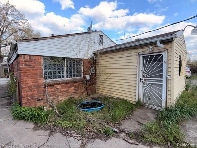 20005 Griggs Street, Detroit, MI 48221