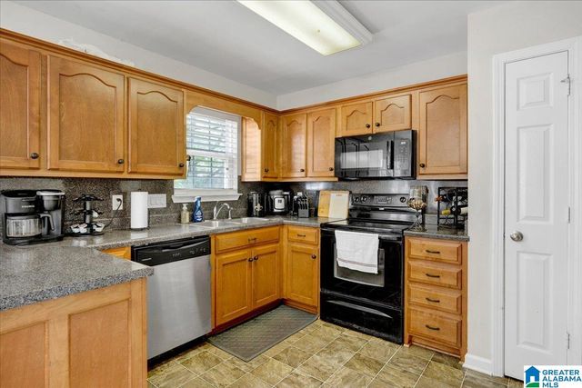 402 ROCK CREEK ROAD, Sylvan Springs, AL 35118