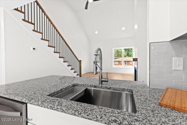 6702 Shirley Ave, Prospect, KY 40059