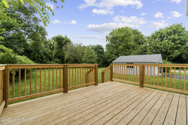 6702 Shirley Ave, Prospect, KY 40059