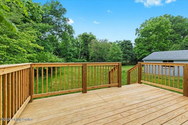 6702 Shirley Ave, Prospect, KY 40059