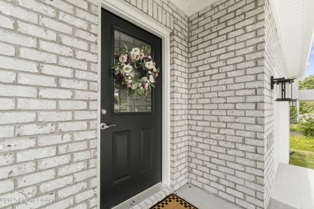 6702 Shirley Ave, Prospect, KY 40059