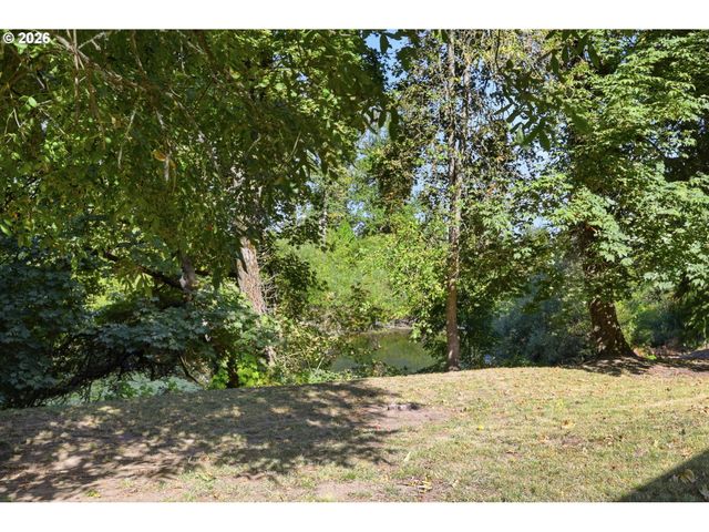 1522 RUSSET Dr, Eugene, OR 97401