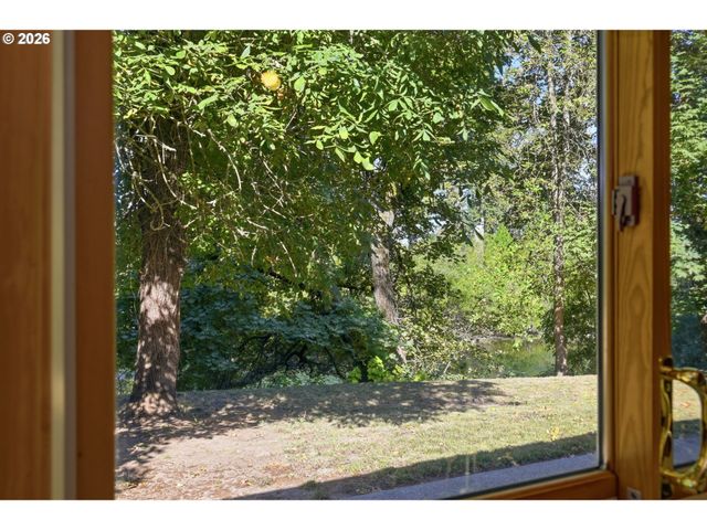 1522 RUSSET Dr, Eugene, OR 97401
