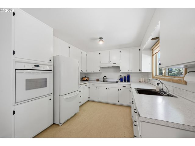 1522 RUSSET Dr, Eugene, OR 97401