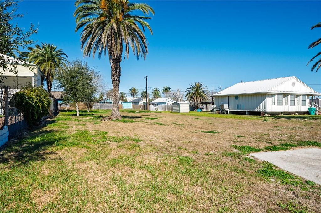 1144 S Arch St, Aransas Pass, TX 78336 — exterior