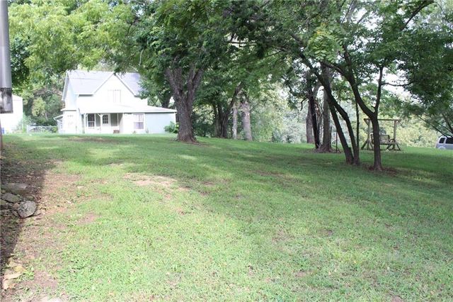 326 Isacks Street, Lecompton, KS 66050