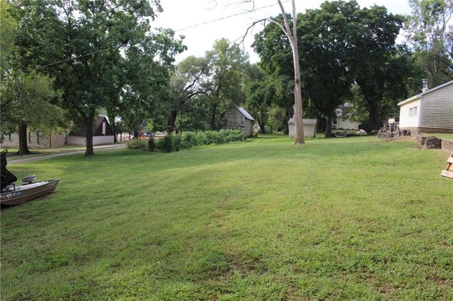 326 Isacks Street, Lecompton, KS 66050