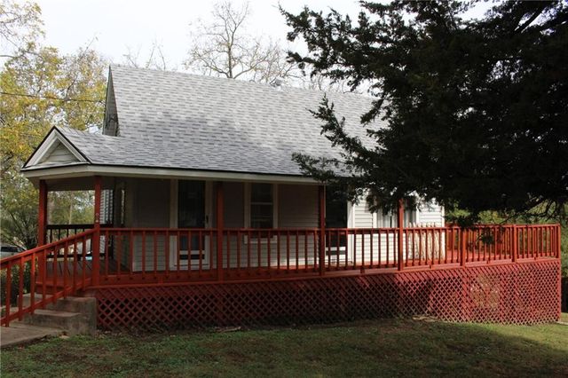 326 Isacks Street, Lecompton, KS 66050