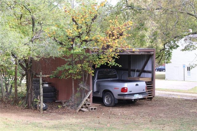 326 Isacks Street, Lecompton, KS 66050