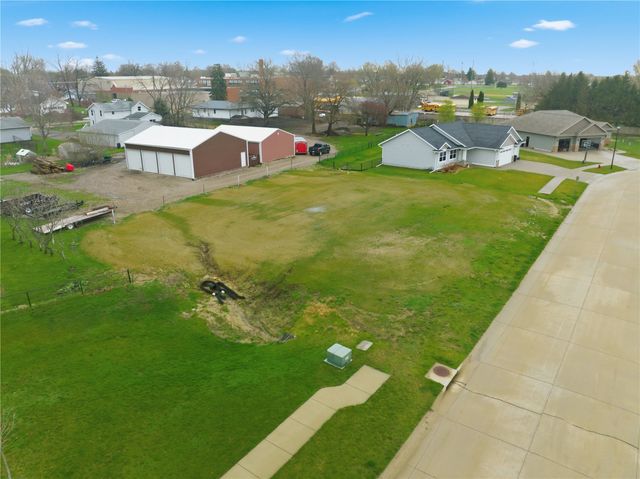 708 Pointer Circle, Center Point, IA 52213
