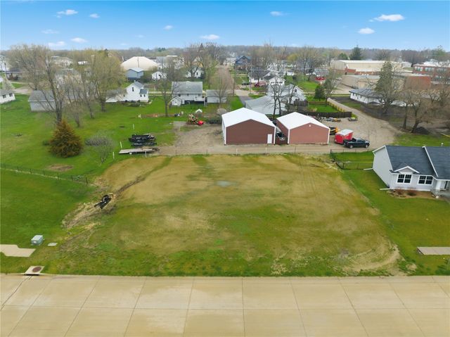 708 Pointer Circle, Center Point, IA 52213