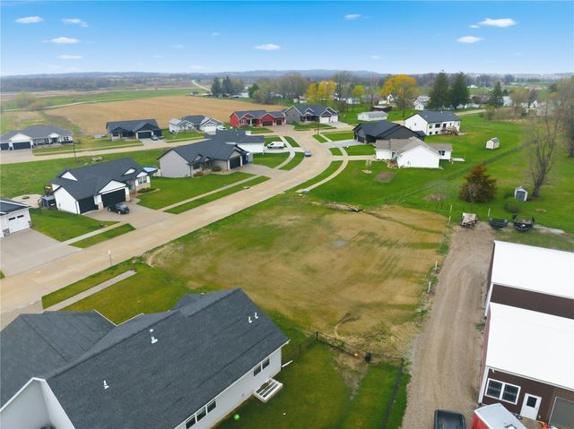 708 Pointer Circle, Center Point, IA 52213