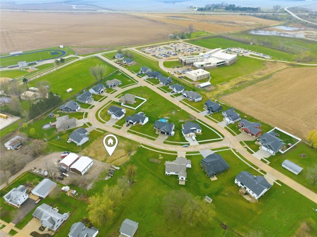 708 Pointer Circle, Center Point, IA 52213