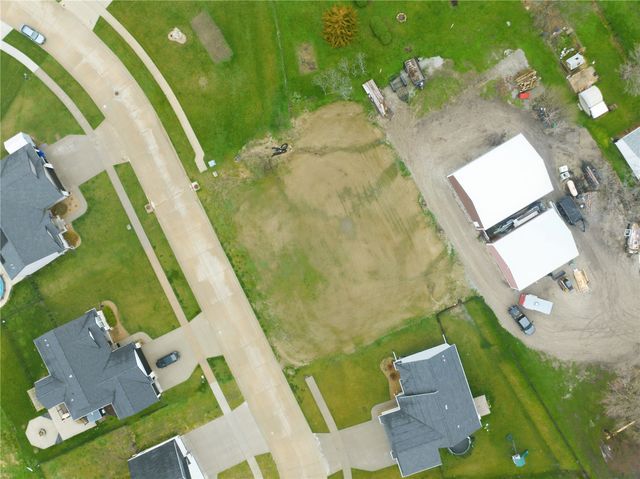 708 Pointer Circle, Center Point, IA 52213