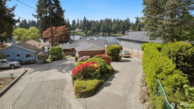 2207 S 304th Street, Federal Way, WA 98003