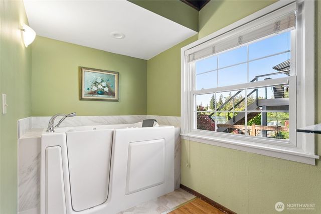 2207 S 304th Street, Federal Way, WA 98003