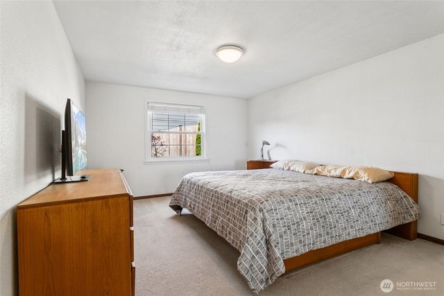 2207 S 304th Street, Federal Way, WA 98003