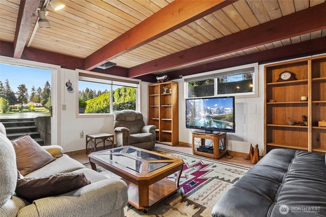 2207 S 304th Street, Federal Way, WA 98003