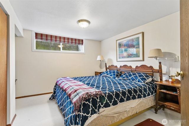 2207 S 304th Street, Federal Way, WA 98003