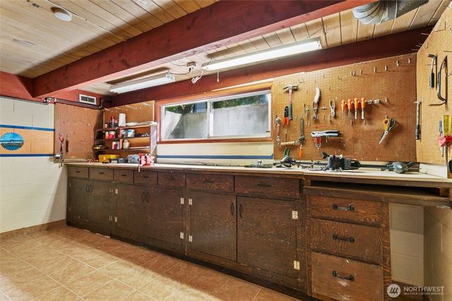 2207 S 304th Street, Federal Way, WA 98003