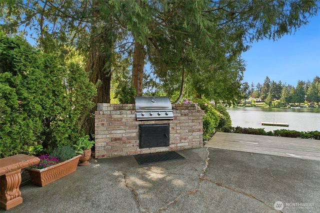 2207 S 304th Street, Federal Way, WA 98003