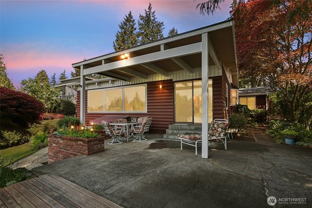 2207 S 304th Street, Federal Way, WA 98003